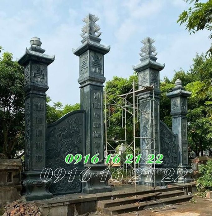 Cổng tứ trụ đá xanh rêu nhà từ đường tại Tuyên Quang Cổng tứ trụ đá xanh rêu nhà từ đường tại Tuyên Quang